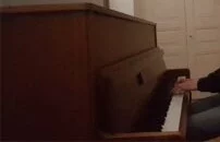 Ma nouvelle chambre dans laquelle je peine à retrouver mon inspiration musicale.