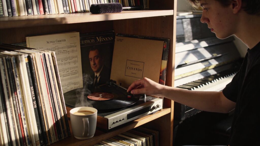 collection-de-vinyles-avec-piano